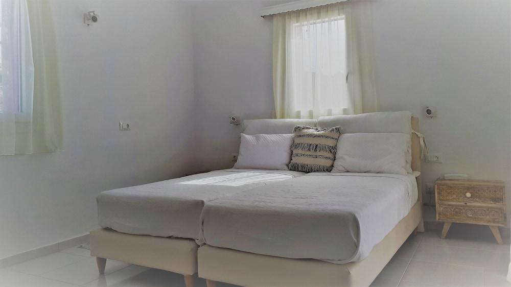 Hotel Charissi